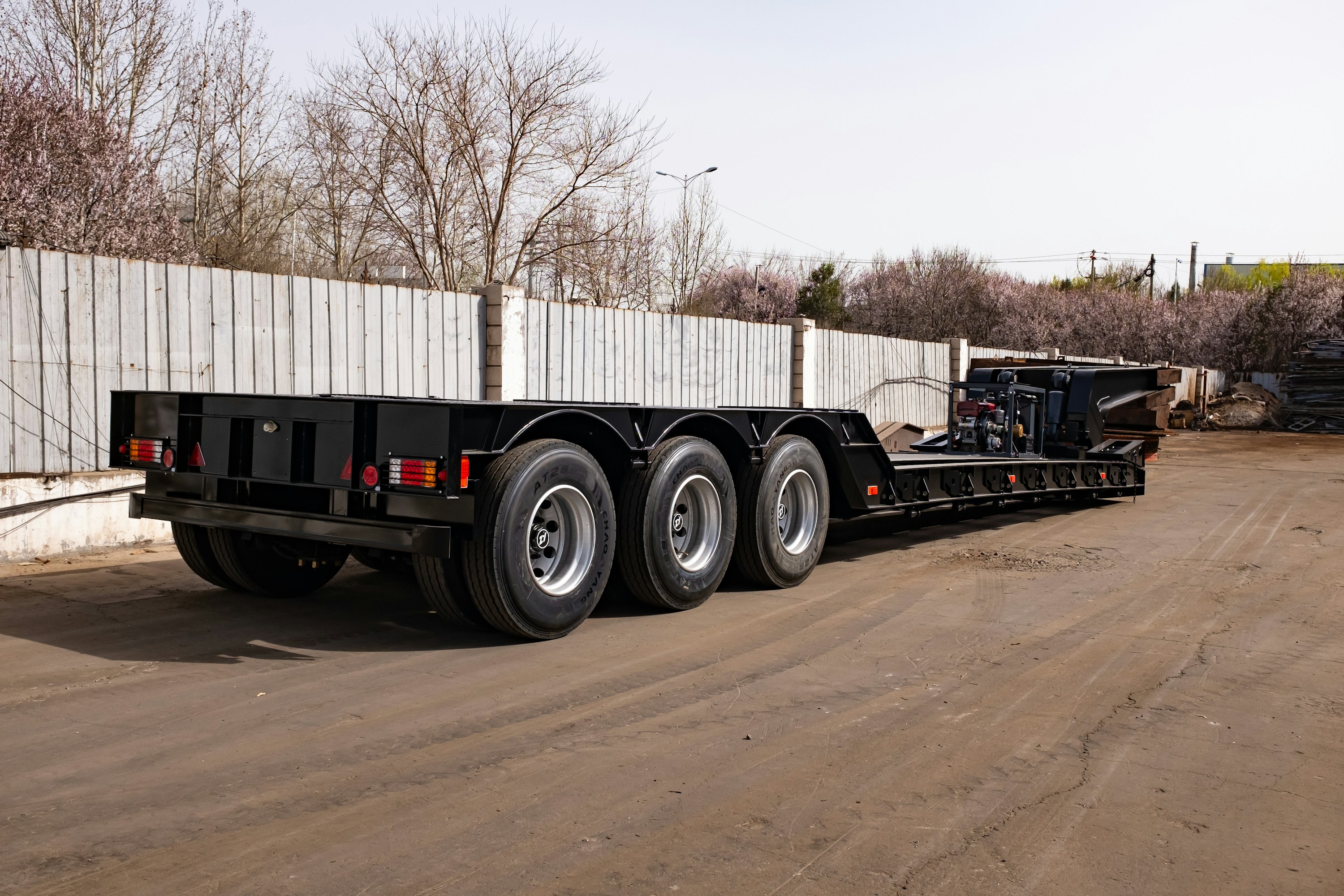Triple-Axle Lowbed Trailer